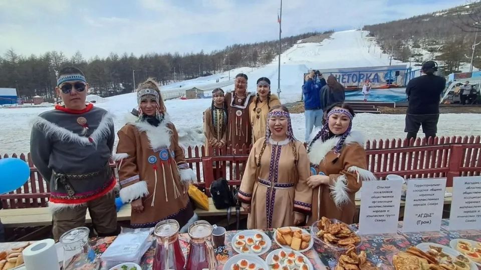 На Колыме впервые прошел этнофестиваль «Русский самовар» На Колыме впервые прошел этнофестиваль «Русский самовар»