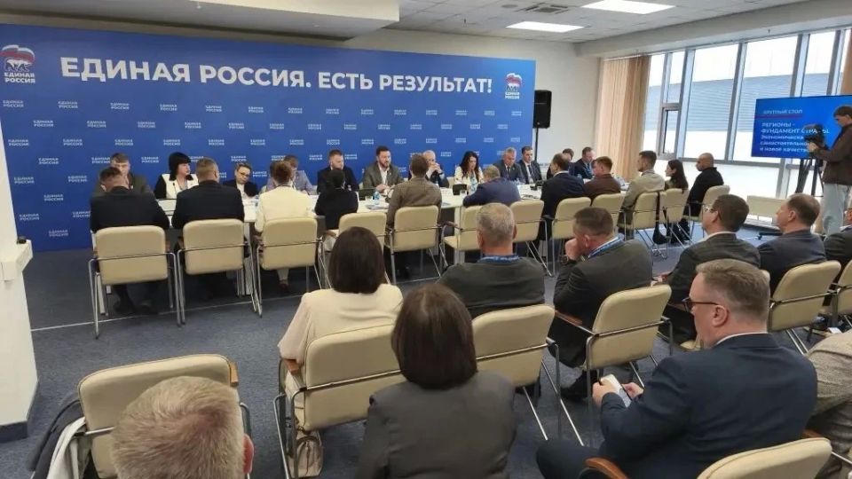 Председатель Магаданской городской Думы Сергей Смирнов в составе делегации Магаданской области во Владивостоке (делегацию возглавляет Секретарь регионального отделения партии «Единая Россия», Губернатор Магаданской области... Председатель Магаданской городской Думы Сергей Смирнов в составе делегации Магаданской области во Владивостоке (делегацию возглавляет Секретарь регионального отделения партии «Единая Россия», Губернатор Магаданской области...
