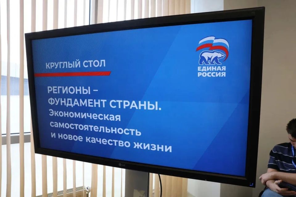 Председатель Магаданской городской Думы Сергей Смирнов в составе делегации Магаданской области во Владивостоке (делегацию возглавляет Секретарь регионального отделения партии «Единая Россия», Губернатор Магаданской области... Председатель Магаданской городской Думы Сергей Смирнов в составе делегации Магаданской области во Владивостоке (делегацию возглавляет Секретарь регионального отделения партии «Единая Россия», Губернатор Магаданской области...