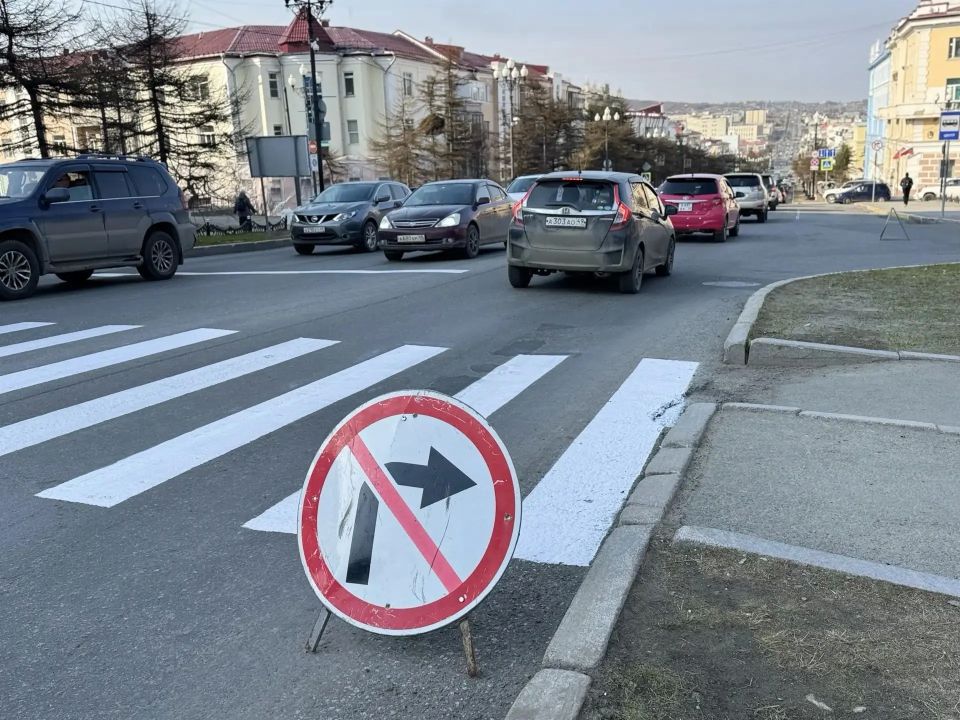 Горсвет приступил к нанесению дорожной разметки в Магадане Горсвет приступил к нанесению дорожной разметки в Магадане