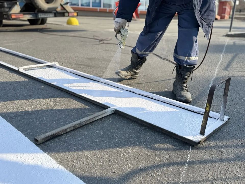 Горсвет приступил к нанесению дорожной разметки в Магадане Горсвет приступил к нанесению дорожной разметки в Магадане