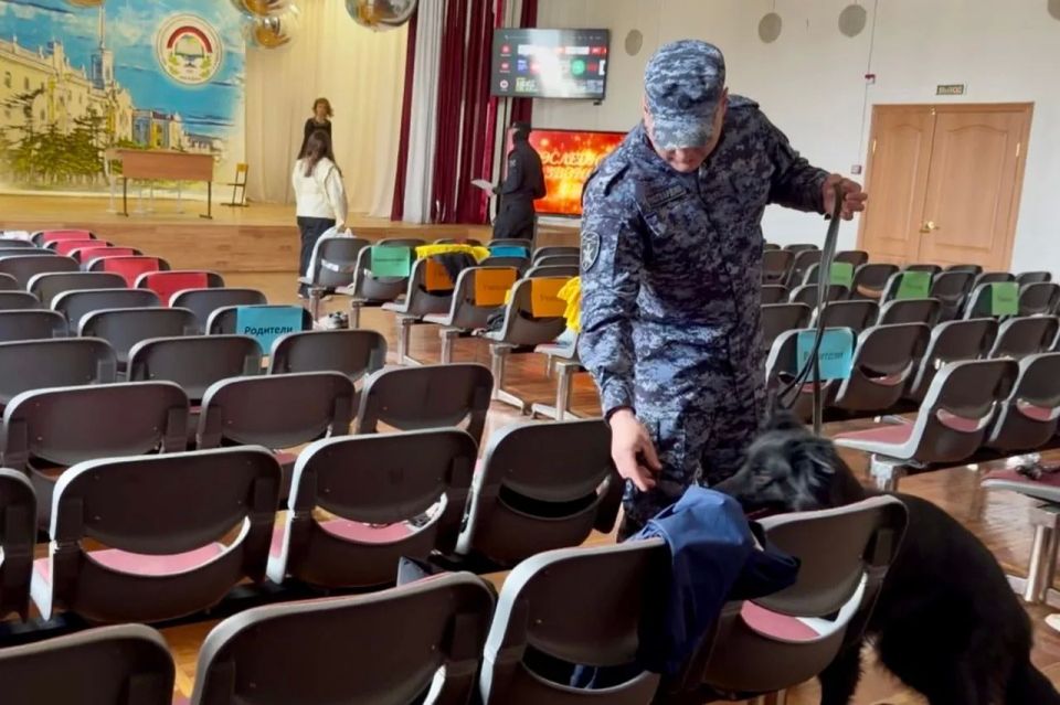 Росгвардия обеспечивает безопасность «Последних звонков» на Колыме Росгвардия обеспечивает безопасность «Последних звонков» на Колыме