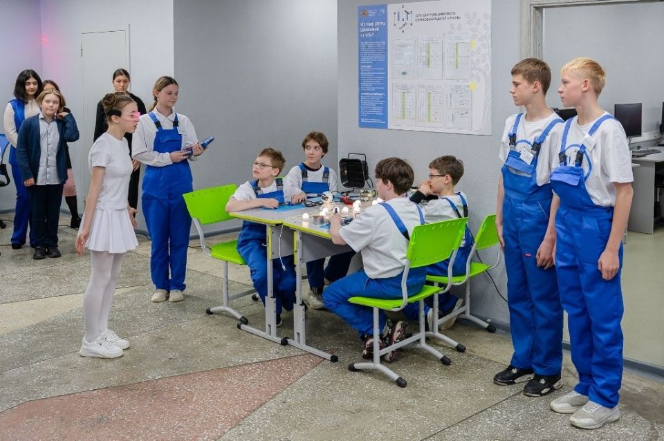 В колымской столице на базе Центра дополнительного образования детей «IT-куб» в школе № 15 открылся первый в регионе космический класс В колымской столице на базе Центра дополнительного образования детей «IT-куб» в школе № 15 открылся первый в регионе космический класс