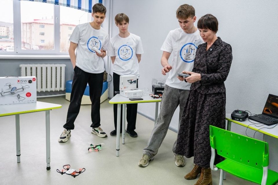 В колымской столице на базе Центра дополнительного образования детей «IT-куб» в школе № 15 открылся первый в регионе космический класс В колымской столице на базе Центра дополнительного образования детей «IT-куб» в школе № 15 открылся первый в регионе космический класс