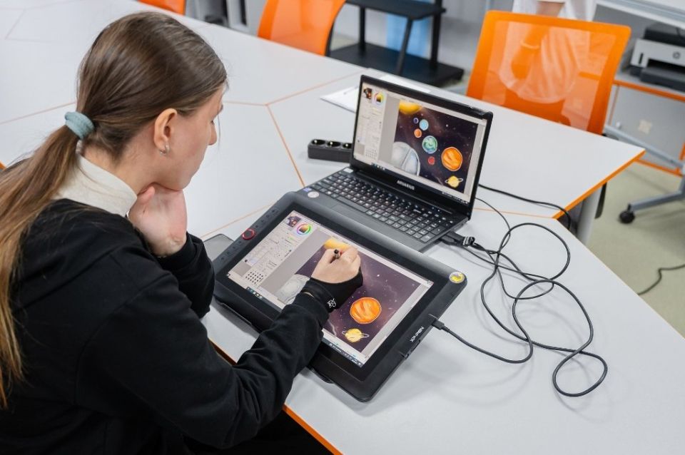 В колымской столице на базе Центра дополнительного образования детей «IT-куб» в школе № 15 открылся первый в регионе космический класс В колымской столице на базе Центра дополнительного образования детей «IT-куб» в школе № 15 открылся первый в регионе космический класс