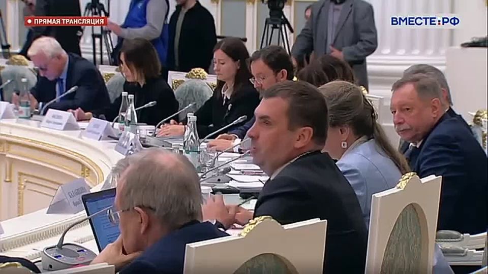 Сегодня на заседании Совета при Президенте по реализации государственной демографической и семейной политики руководитель Исполкома НФ Михаил Кузнецов озвучил основные предложения Народного фронта по демографии