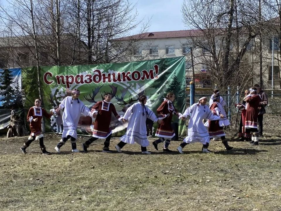 Северный праздник Кильвэй отметили фестивалем русской и эвенской культур в Омсукчане Северный праздник Кильвэй отметили фестивалем русской и эвенской культур в Омсукчане