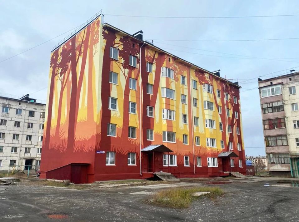Пару зданий отремонтируют и красиво раскрасят в 2026 году в поселке Сеймчан