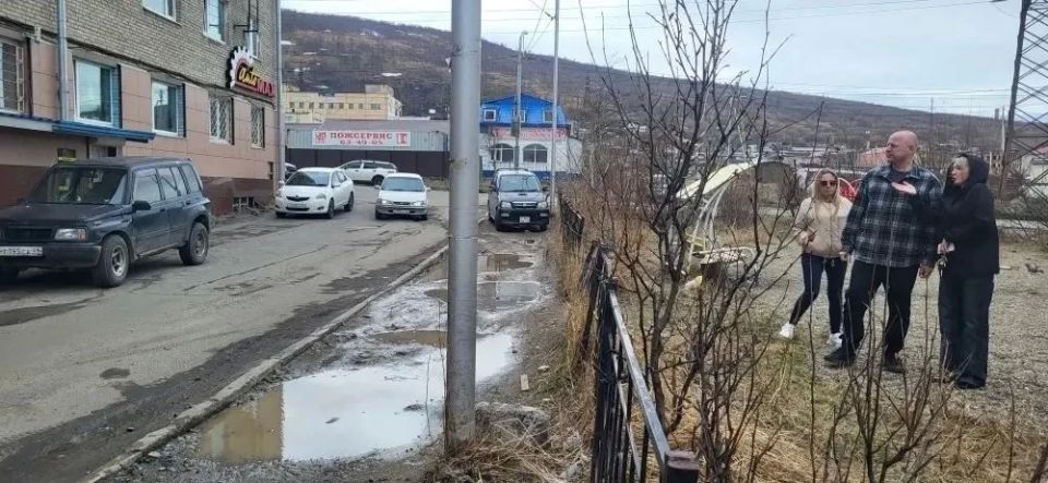Павел Безменов провел рабочую встречу с жителями домов 17 и 19 по улице Транспортной Павел Безменов провел рабочую встречу с жителями домов 17 и 19 по улице Транспортной