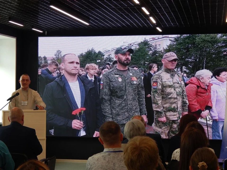 Депутат Магаданской городской Думы Павел Микряков занял третье место в региональном этапе конкурса «Лучший по профессии» в номинации «Второй старт» Депутат Магаданской городской Думы Павел Микряков занял третье место в региональном этапе конкурса «Лучший по профессии» в номинации «Второй старт»