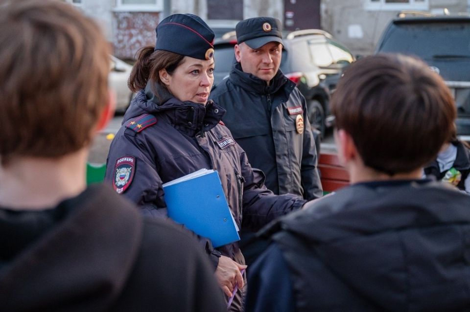 Комиссия по делам несовершеннолетних и защите их прав (КПДН) совместно с общественной палатой города и сотрудниками полиции провела рейдовое мероприятие Комиссия по делам несовершеннолетних и защите их прав (КПДН) совместно с общественной палатой города и сотрудниками полиции провела рейдовое мероприятие