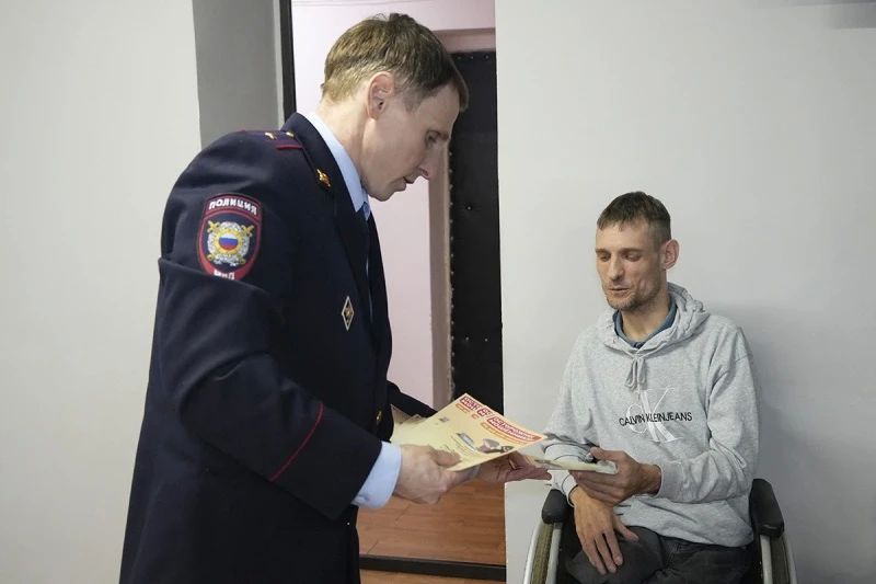 В рамках акции «Не дай себя обмануть!» полицейские посетили магаданский Центр социального обслуживания граждан пожилого возраста и инвалидов В рамках акции «Не дай себя обмануть!» полицейские посетили магаданский Центр социального обслуживания граждан пожилого возраста и инвалидов
