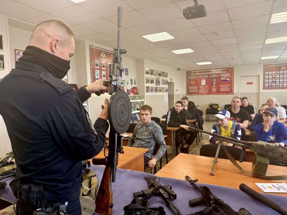 В ОМОН «Гвардеец» прошла экскурсия для особенных гостей В ОМОН «Гвардеец» прошла экскурсия для особенных гостей
