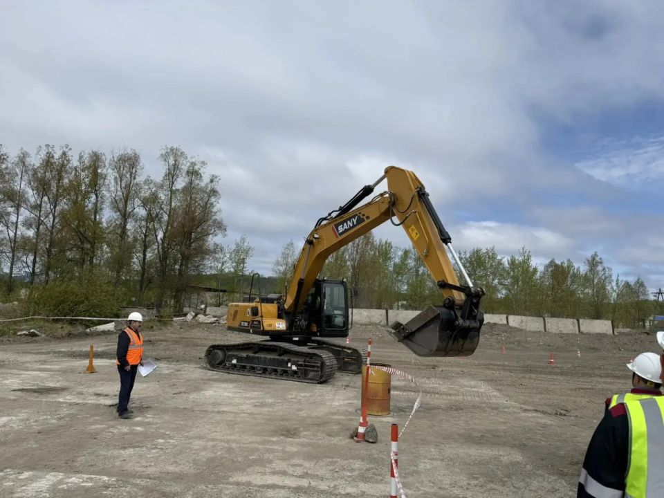 Михаил Медведев стал победителем в номинации «Машинист экскаватора» конкурса «Лучший по профессии» Михаил Медведев стал победителем в номинации «Машинист экскаватора» конкурса «Лучший по профессии»