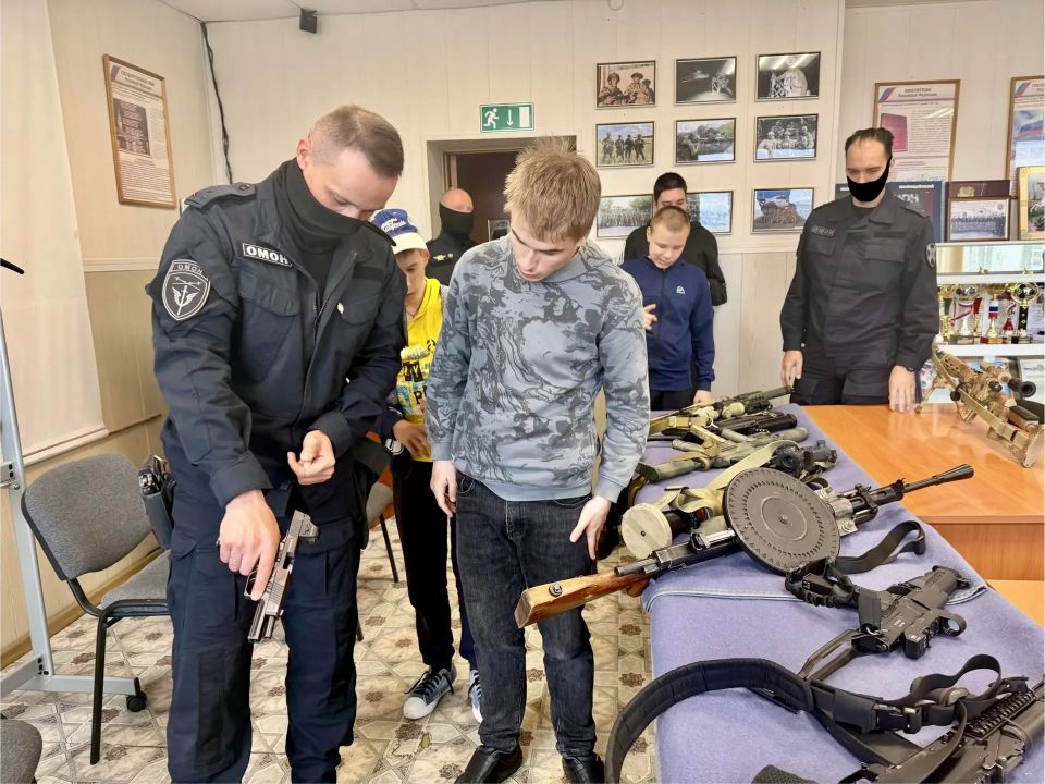 В ОМОН «Гвардеец» прошла экскурсия для особенных гостей В ОМОН «Гвардеец» прошла экскурсия для особенных гостей