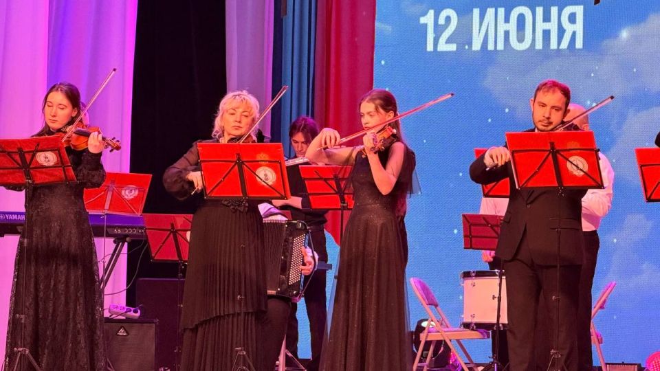 Депутаты Магаданской городской Думы приняли участие в праздничном концерте, посвящённом Дню России Депутаты Магаданской городской Думы приняли участие в праздничном концерте, посвящённом Дню России