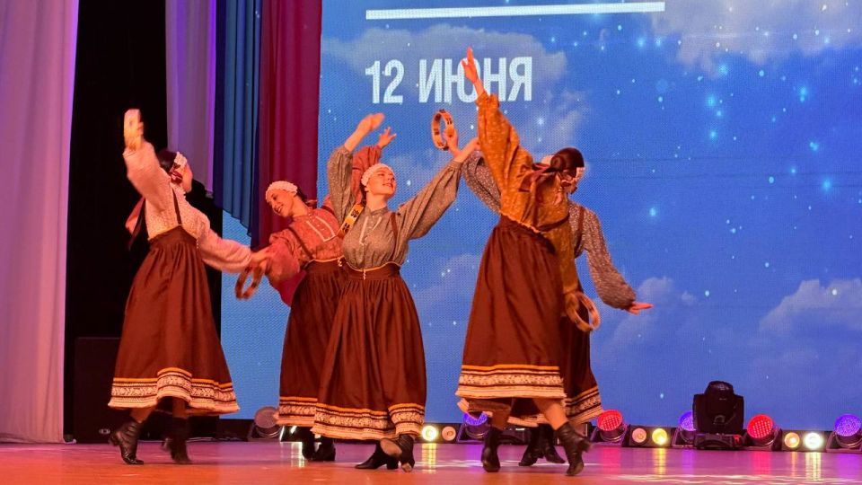 Депутаты Магаданской городской Думы приняли участие в праздничном концерте, посвящённом Дню России Депутаты Магаданской городской Думы приняли участие в праздничном концерте, посвящённом Дню России