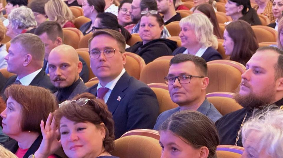 Депутаты Магаданской городской Думы приняли участие в праздничном концерте, посвящённом Дню России Депутаты Магаданской городской Думы приняли участие в праздничном концерте, посвящённом Дню России