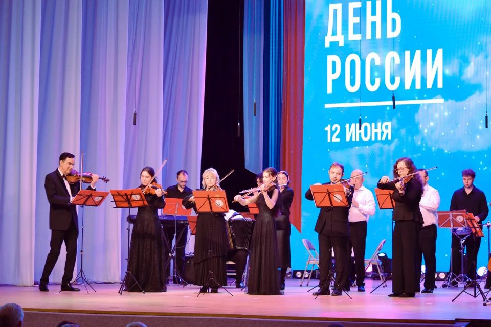 В преддверии Дня России в Центре культуры прошел праздничный концерт В преддверии Дня России в Центре культуры прошел праздничный концерт