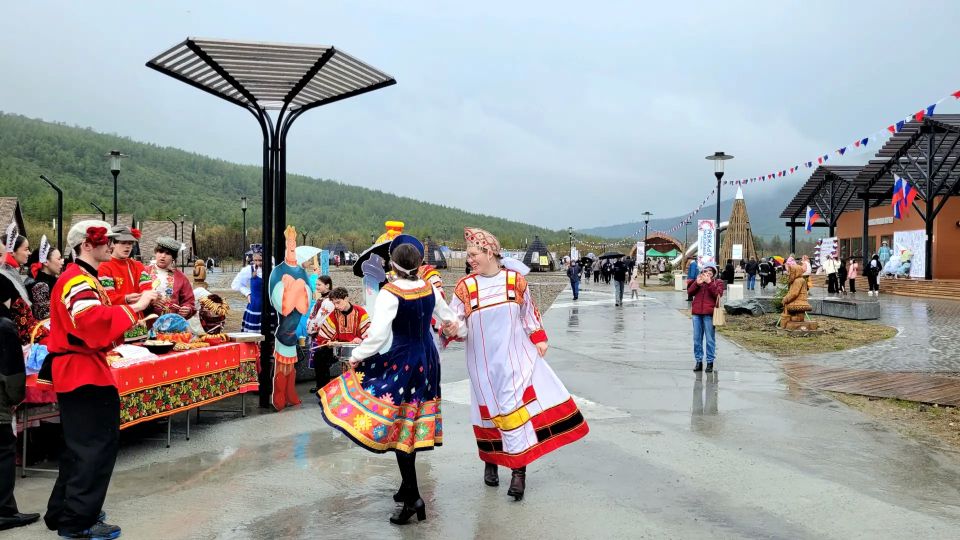 В День России этнопарк «Дюкча» стал площадкой для ежегодного регионального межнационального фестиваля «Территория дружбы» В День России этнопарк «Дюкча» стал площадкой для ежегодного регионального межнационального фестиваля «Территория дружбы»
