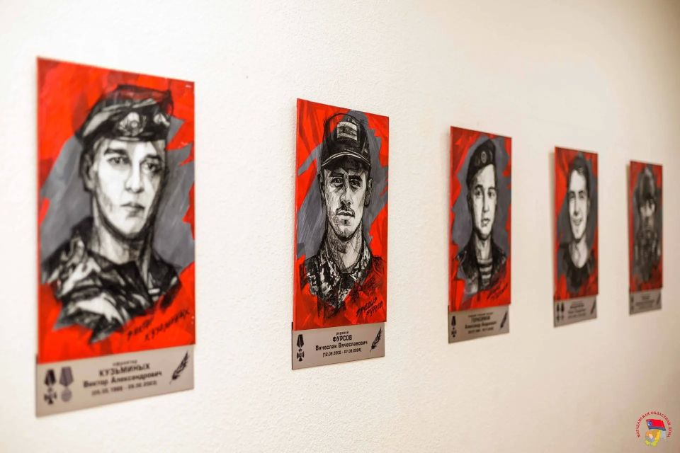 В Магаданской областной Думе открылась выставка «Наши павшие - как часовые», автором которой выступил Заслуженный художник России Владимир Мягков В Магаданской областной Думе открылась выставка «Наши павшие - как часовые», автором которой выступил Заслуженный художник России Владимир Мягков
