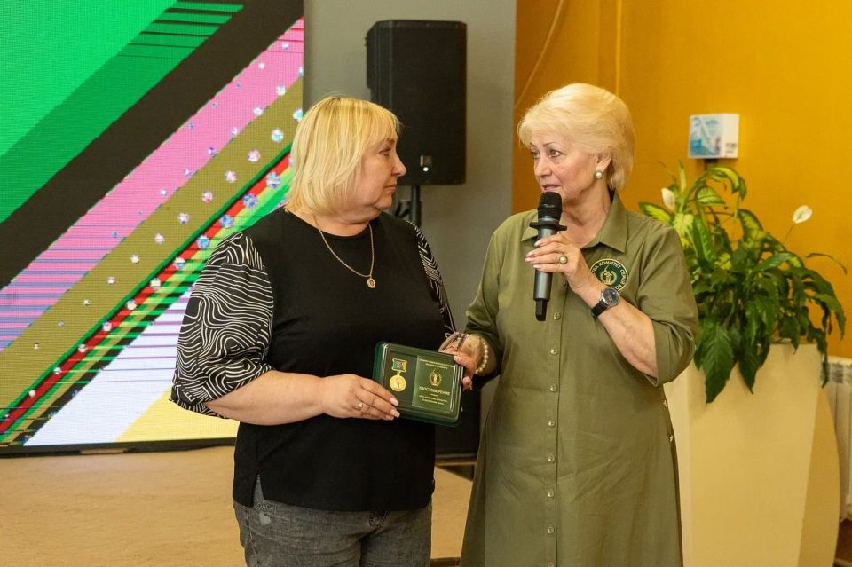 Встреча с членом СПЧ Юлией Белеховой и награждение матерей Героев СВО прошли в Магадане Встреча с членом СПЧ Юлией Белеховой и награждение матерей Героев СВО прошли в Магадане