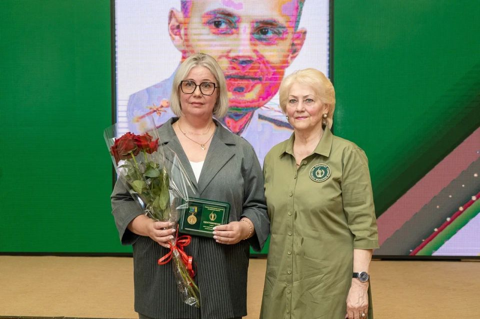 Встреча с членом СПЧ Юлией Белеховой и награждение матерей Героев СВО прошли в Магадане Встреча с членом СПЧ Юлией Белеховой и награждение матерей Героев СВО прошли в Магадане