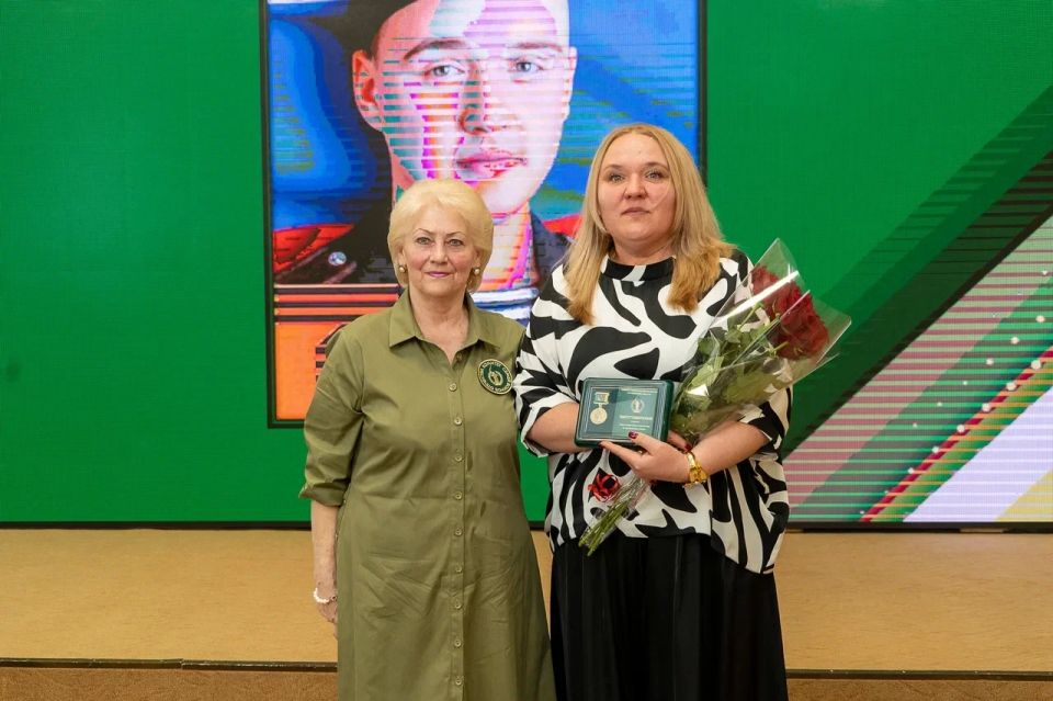 Встреча с членом СПЧ Юлией Белеховой и награждение матерей Героев СВО прошли в Магадане Встреча с членом СПЧ Юлией Белеховой и награждение матерей Героев СВО прошли в Магадане