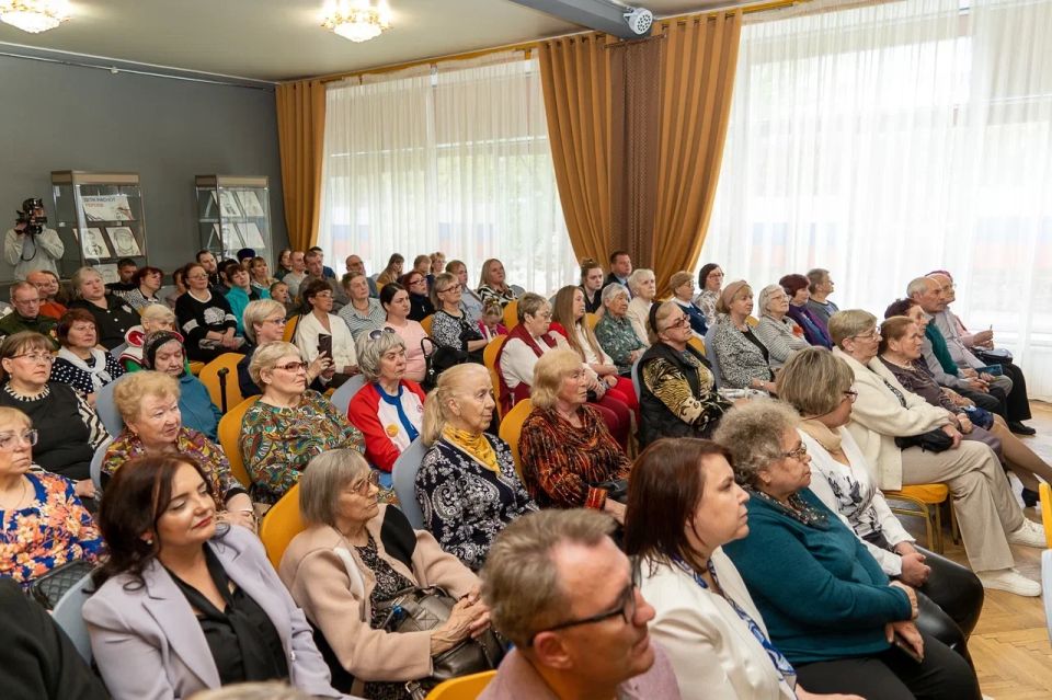 Встреча с членом СПЧ Юлией Белеховой и награждение матерей Героев СВО прошли в Магадане Встреча с членом СПЧ Юлией Белеховой и награждение матерей Героев СВО прошли в Магадане