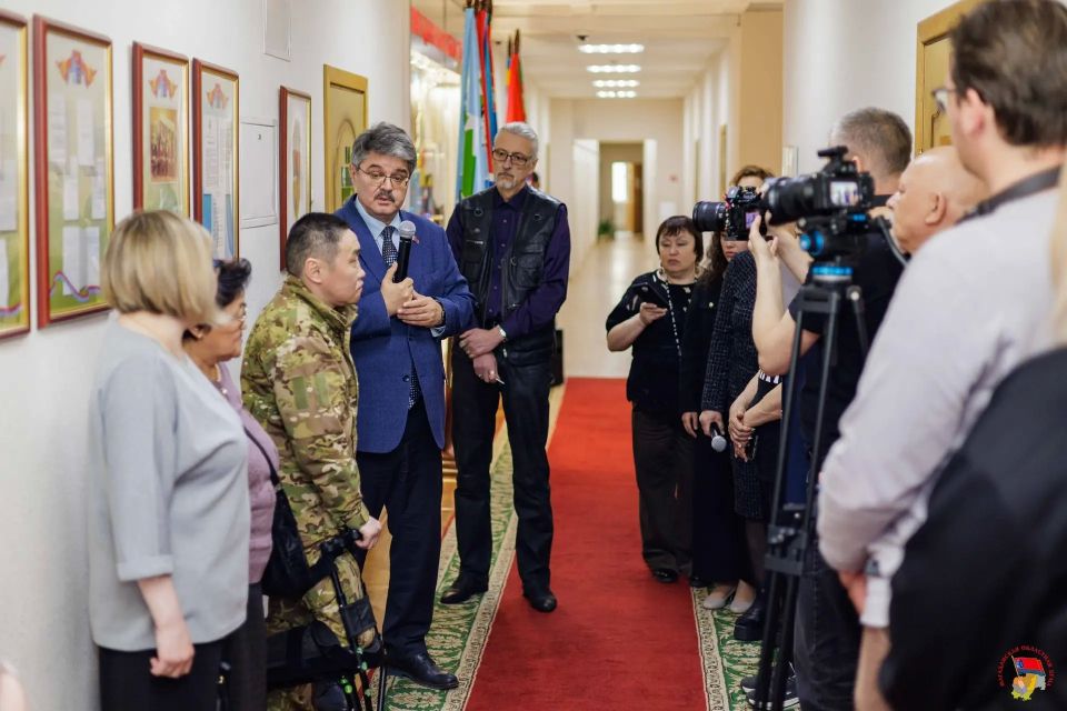 В Магаданской областной Думе открылась выставка «Наши павшие - как часовые», автором которой выступил Заслуженный художник России Владимир Мягков В Магаданской областной Думе открылась выставка «Наши павшие - как часовые», автором которой выступил Заслуженный художник России Владимир Мягков
