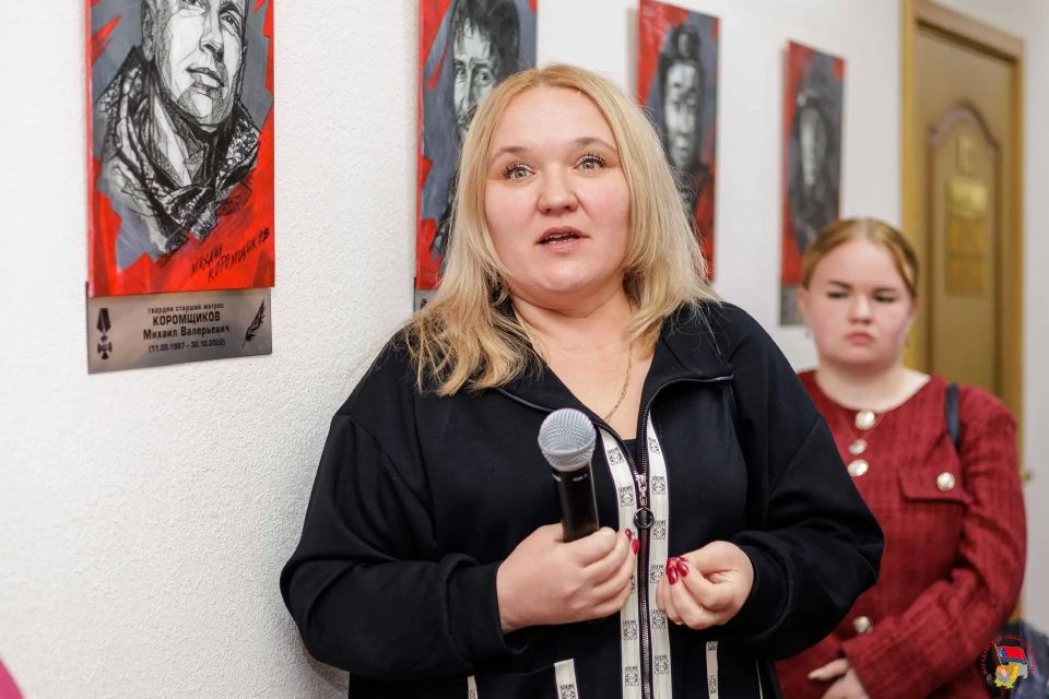 В Магаданской областной Думе открылась выставка «Наши павшие - как часовые», автором которой выступил Заслуженный художник России Владимир Мягков В Магаданской областной Думе открылась выставка «Наши павшие - как часовые», автором которой выступил Заслуженный художник России Владимир Мягков