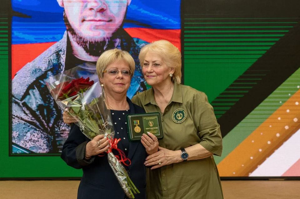 Встреча с членом СПЧ Юлией Белеховой и награждение матерей Героев СВО прошли в Магадане Встреча с членом СПЧ Юлией Белеховой и награждение матерей Героев СВО прошли в Магадане