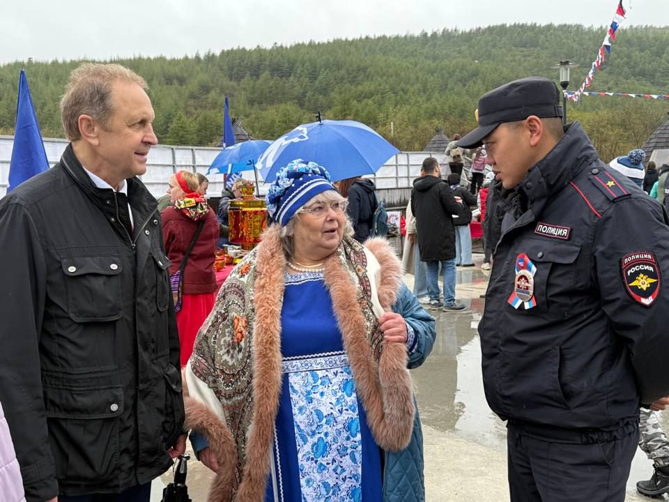 В Магадане в День России полицейские обеспечили правопорядок при проведении фестиваля «Территория дружбы» В Магадане в День России полицейские обеспечили правопорядок при проведении фестиваля «Территория дружбы»