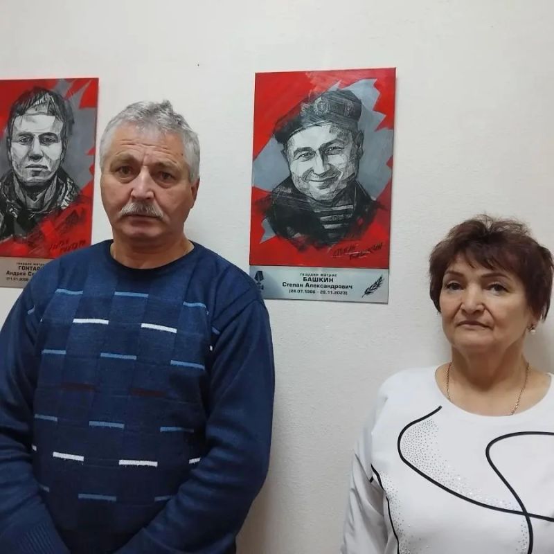 Выставка портретов Героев, не вернувшихся с СВО открылась в Магаданской облдуме Выставка портретов Героев, не вернувшихся с СВО открылась в Магаданской облдуме