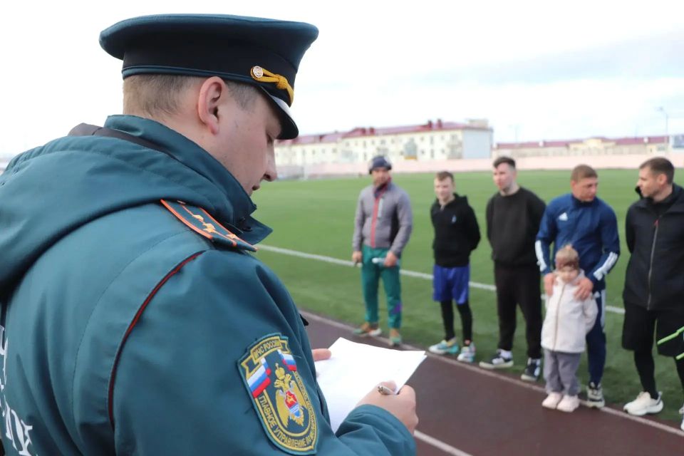 На городском стадионе Магадана прошли соревнования по легкой атлетике среди сотрудников Главного управления МЧС России по Магаданской области На городском стадионе Магадана прошли соревнования по легкой атлетике среди сотрудников Главного управления МЧС России по Магаданской области