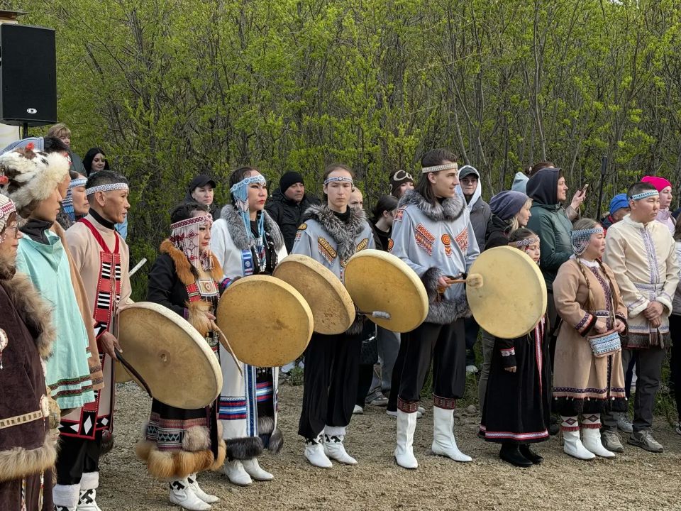 С Новым годом по эвенскому календарю! С праздником «Хэбденек»! С Новым годом по эвенскому календарю! С праздником «Хэбденек»!