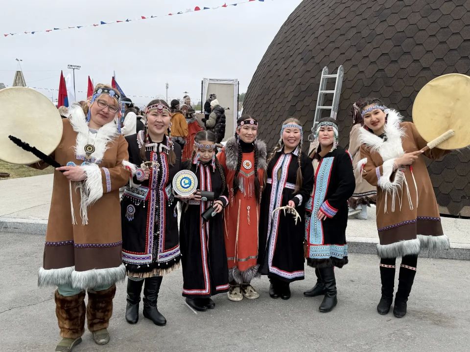 С Новым годом по эвенскому календарю! С праздником «Хэбденек»! С Новым годом по эвенскому календарю! С праздником «Хэбденек»!