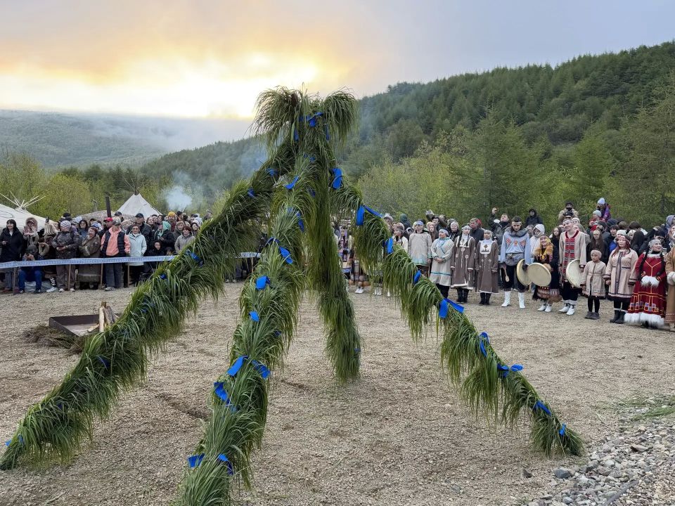 С Новым годом по эвенскому календарю! С праздником «Хэбденек»! С Новым годом по эвенскому календарю! С праздником «Хэбденек»!