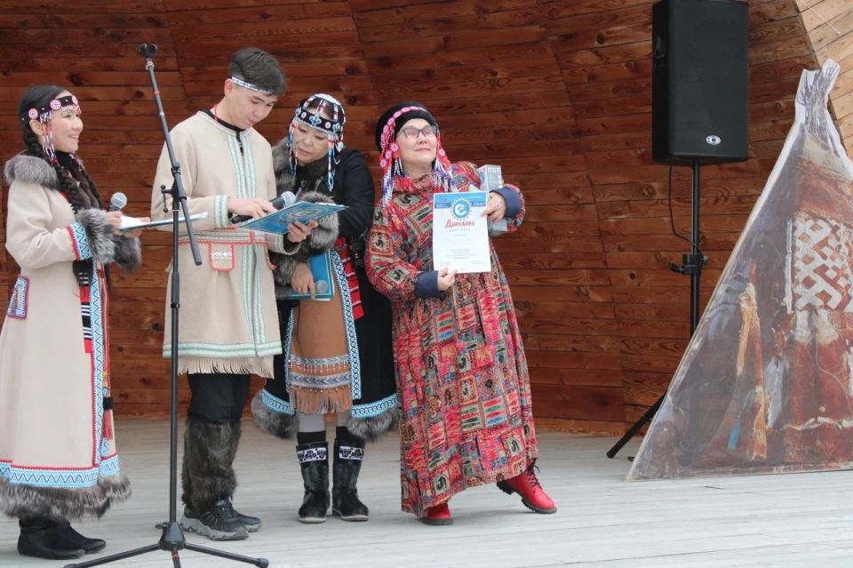 Вековые обряды и северное многоборье ждали магаданцев на традиционном празднике Хэбденэк Вековые обряды и северное многоборье ждали магаданцев на традиционном празднике Хэбденэк