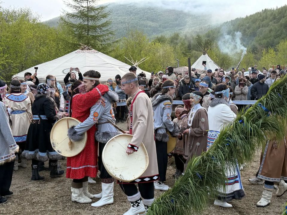С Новым годом по эвенскому календарю! С праздником «Хэбденек»! С Новым годом по эвенскому календарю! С праздником «Хэбденек»!