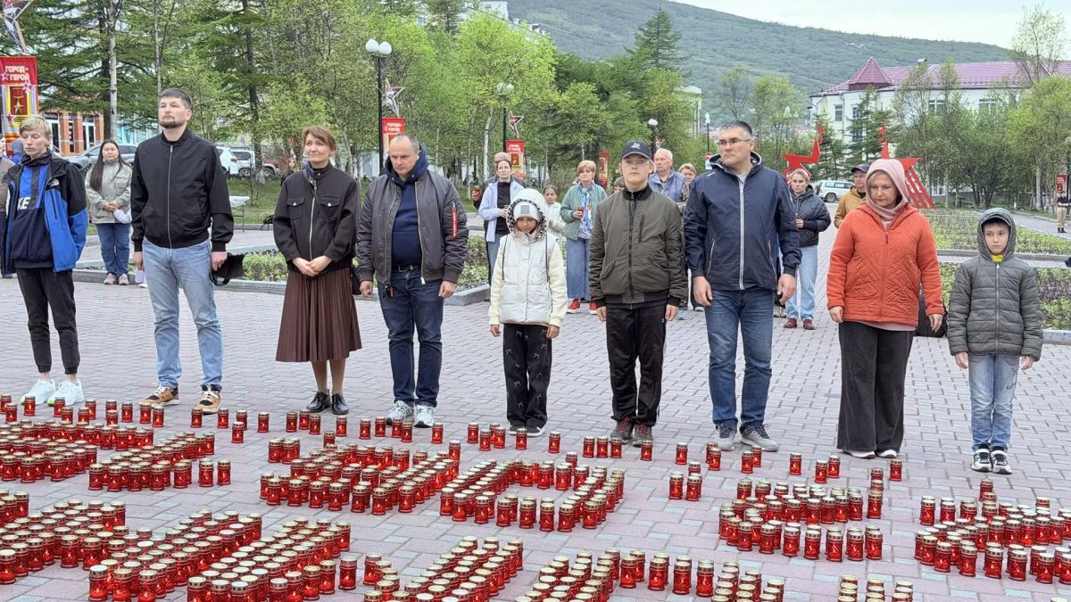 В Магадане прошла международная акция «Свеча памяти» В Магадане прошла международная акция «Свеча памяти»