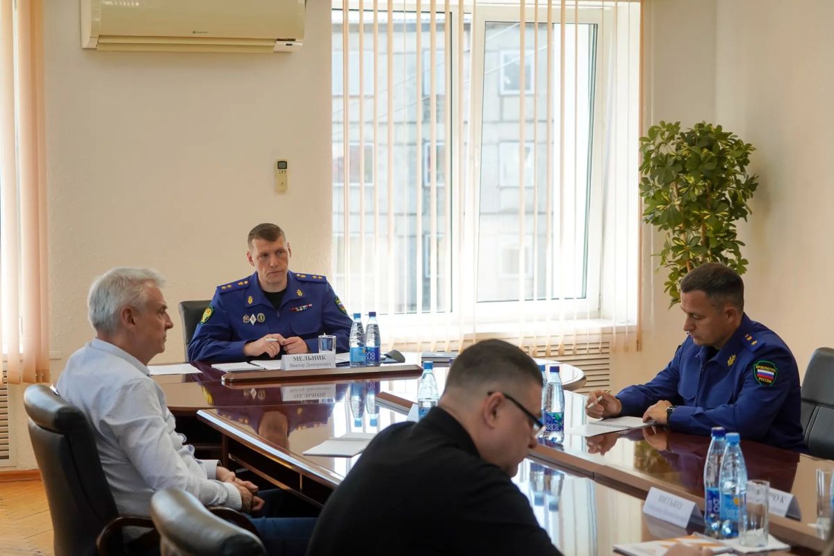 Сергей Носов: Магаданскую область с рабочим визитом посетил Заместитель Генерального прокурора Российской Федерации Виктор Мельник Сергей Носов: Магаданскую область с рабочим визитом посетил Заместитель Генерального прокурора Российской Федерации Виктор Мельник
