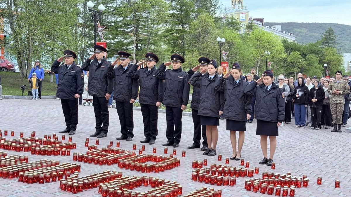 В Магадане прошла международная акция «Свеча памяти» В Магадане прошла международная акция «Свеча памяти»