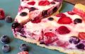 Сочный ягодный пирог с нежной сметанной заливкой