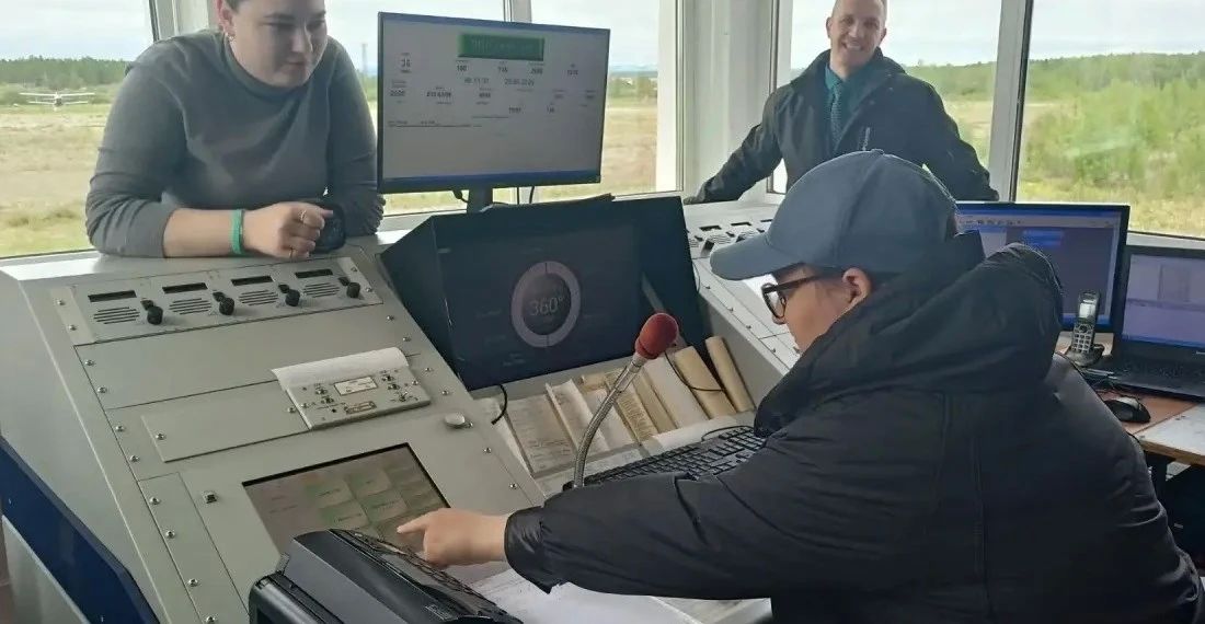 Школьники познакомились с работой центра организации воздушного движения в Сеймчане Школьники познакомились с работой центра организации воздушного движения в Сеймчане