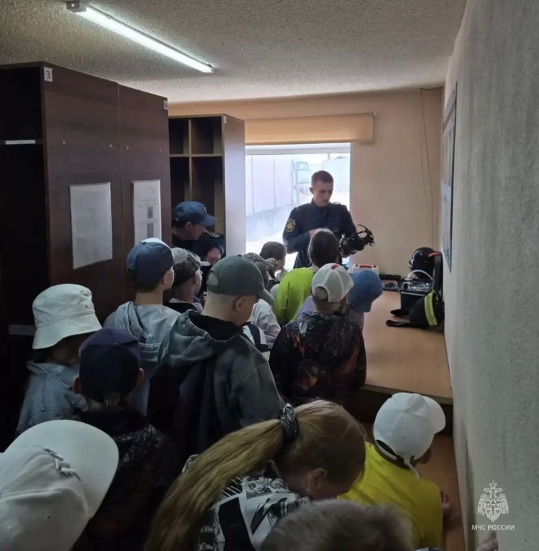 Герои рядом: дети узнали о буднях отважных пожарных Герои рядом: дети узнали о буднях отважных пожарных