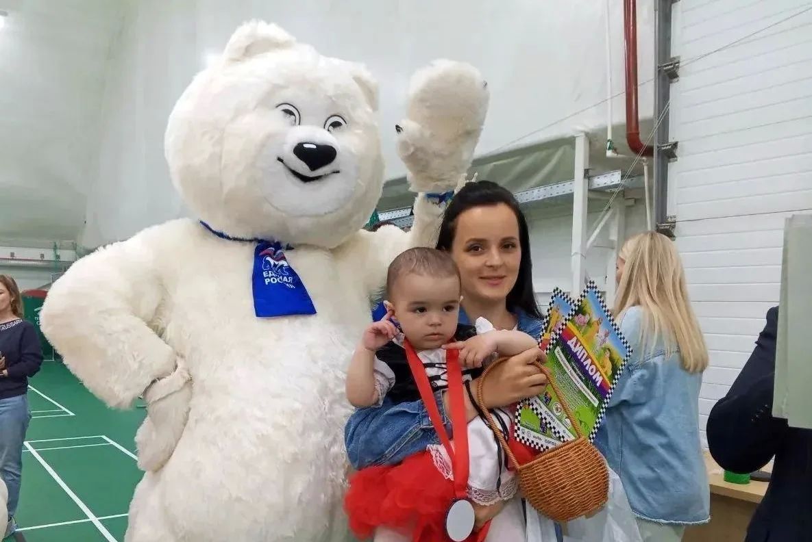 Пятый юбилейный «Забег в ползунках»: в Магадане прошел праздник первых спортивных достижений и семейного тепла Пятый юбилейный «Забег в ползунках»: в Магадане прошел праздник первых спортивных достижений и семейного тепла