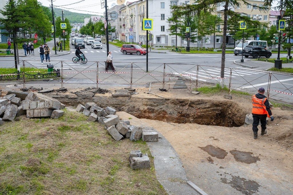 По поручению мэра Магадана Ларисы Поликановой в самом центре колымской столицы идет обновление системы самотечной бытовой канализации По поручению мэра Магадана Ларисы Поликановой в самом центре колымской столицы идет обновление системы самотечной бытовой канализации