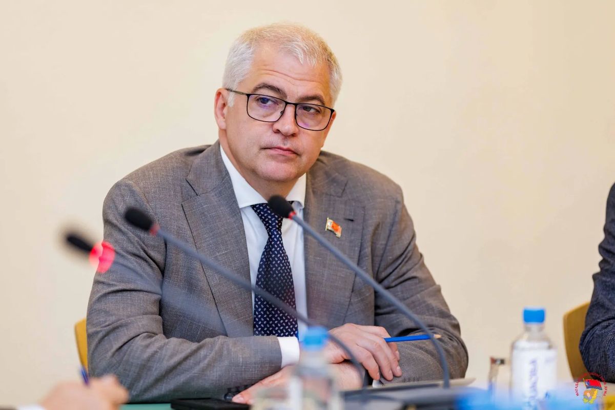 Комитет Магаданской областной Думы по экономическому развитию, бюджету и налогам поддержал внесение поправок в действующий бюджет территории: доходы и расходы на 2026 год предлагается увеличить на 7,9 млрд рублей Комитет Магаданской областной Думы по экономическому развитию, бюджету и налогам поддержал внесение поправок в действующий бюджет территории: доходы и расходы на 2026 год предлагается увеличить на 7,9 млрд рублей
