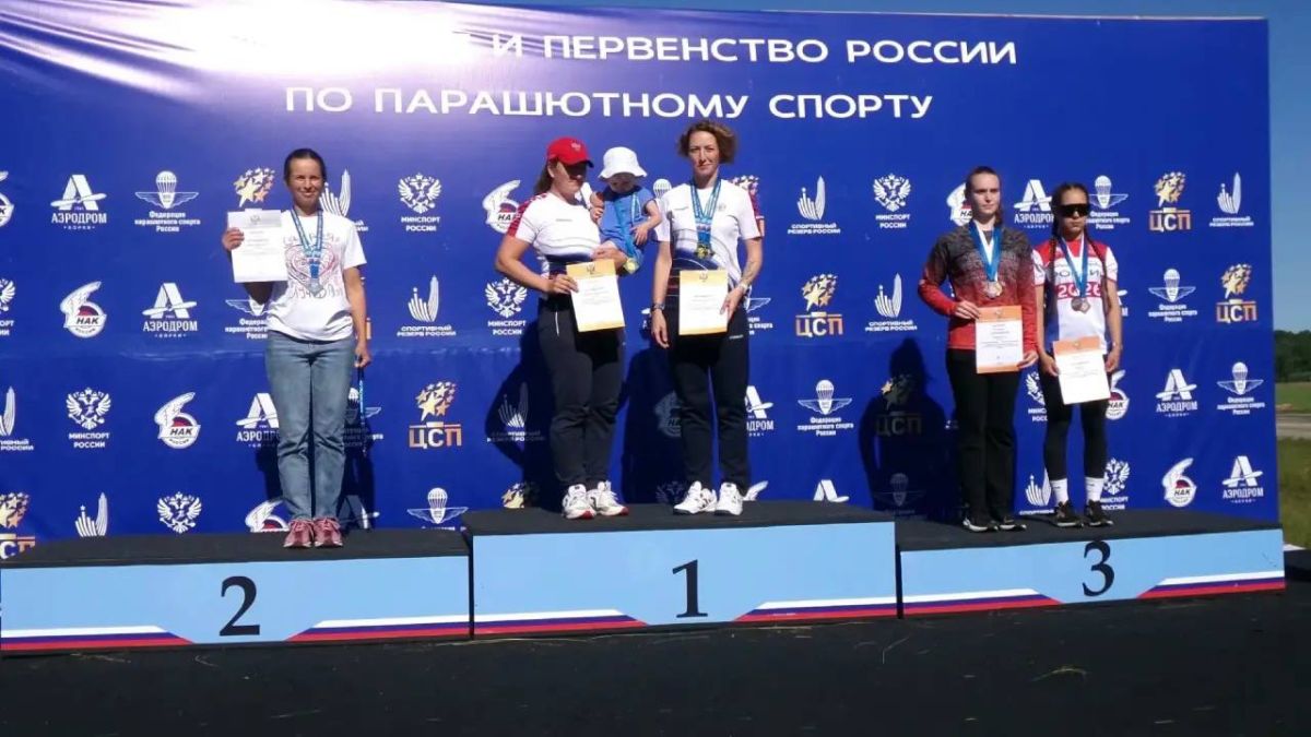 Лариса Поликанова: Магаданские парашютисты — сильнейшие в стране! Лариса Поликанова: Магаданские парашютисты — сильнейшие в стране!